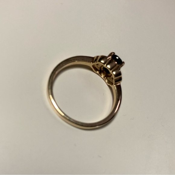 VINTAGE SOLID GOLD DIAMOND RING - Picture 4 of 5